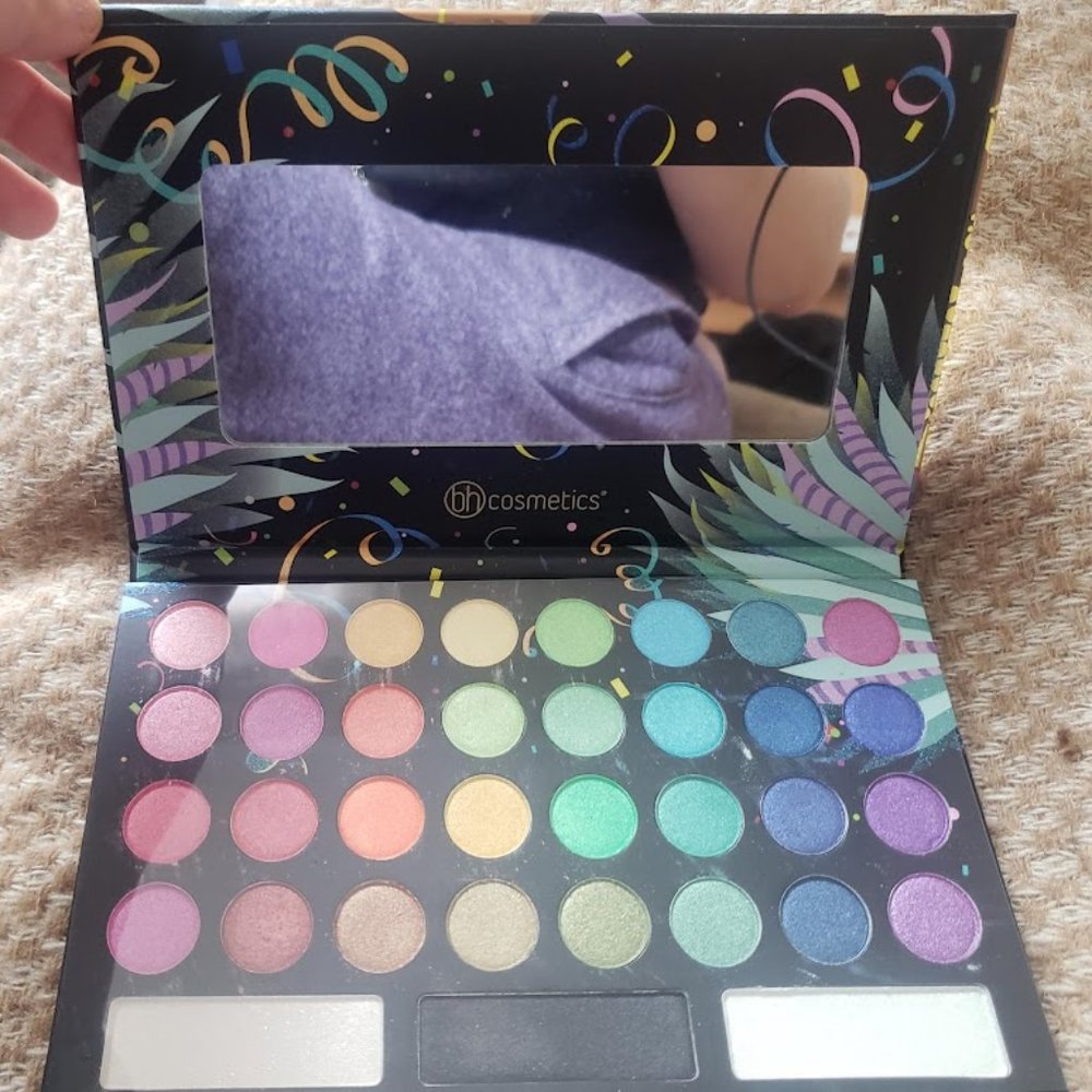 bh Cosmetics Take Me Back To Brazil Eyeshadow and Highlighter Palette